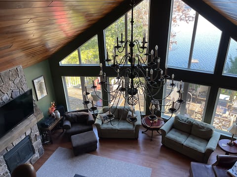 Spacious Lakefront Cottage W/Hot Tub & Wood Sauna