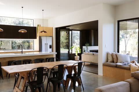 Modern Raglan Hideaway