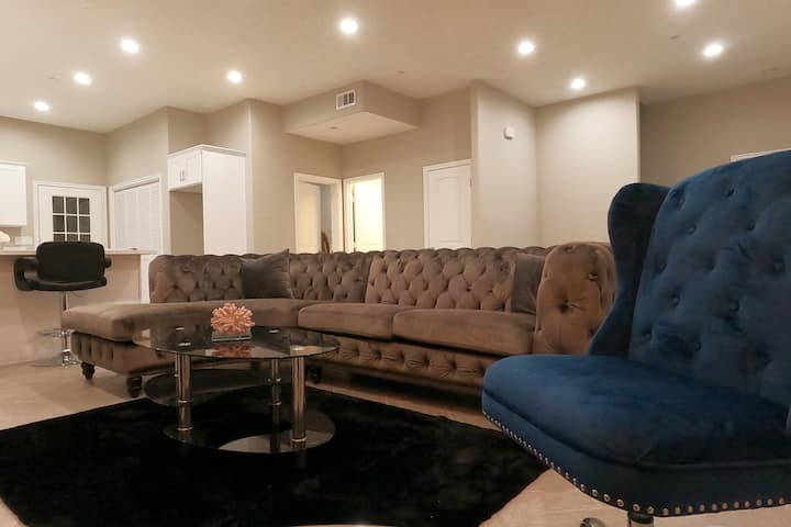 Designer Haven | Spacious & Stylish - San Bernardino