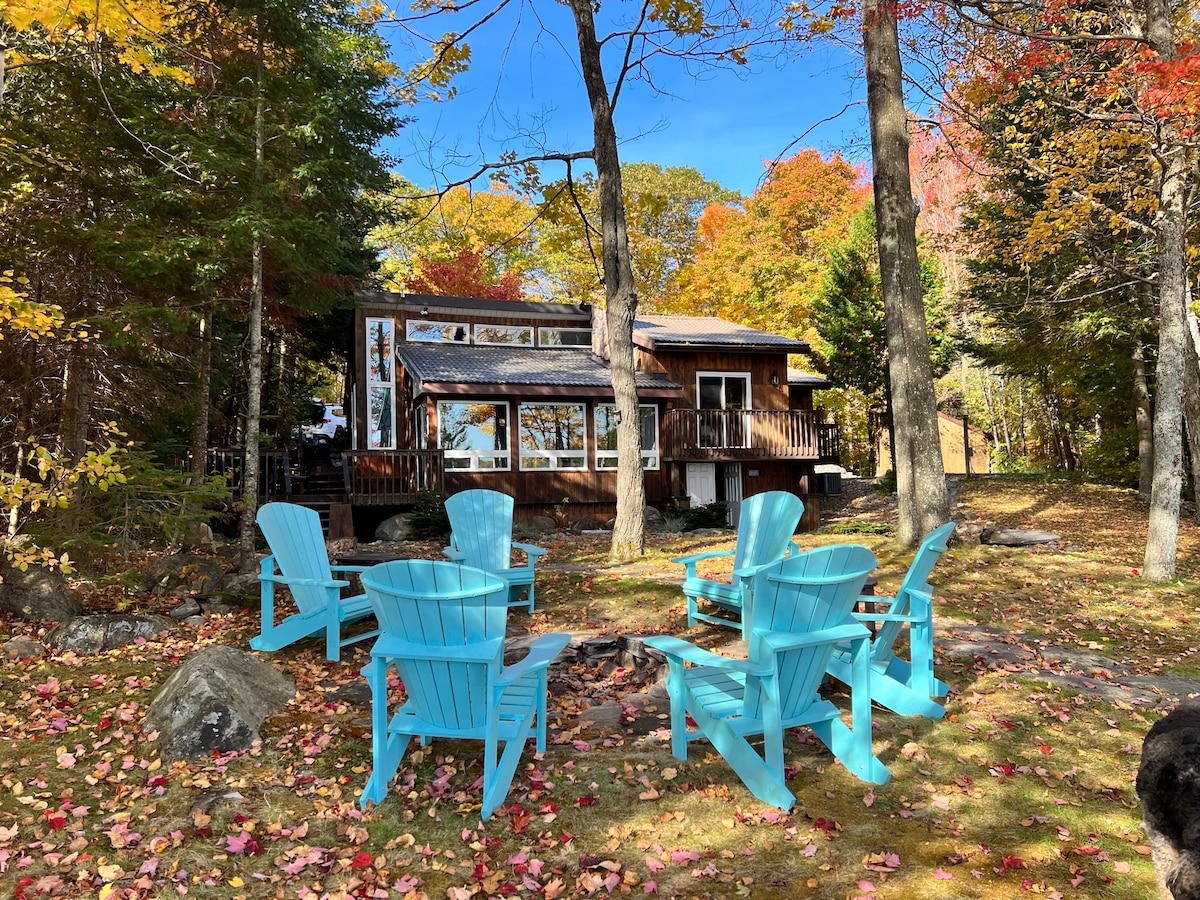 Cheerful 4Bedroom Lakefront Cottage w Sandy Beach Cottages for Rent in Kearney, Ontario