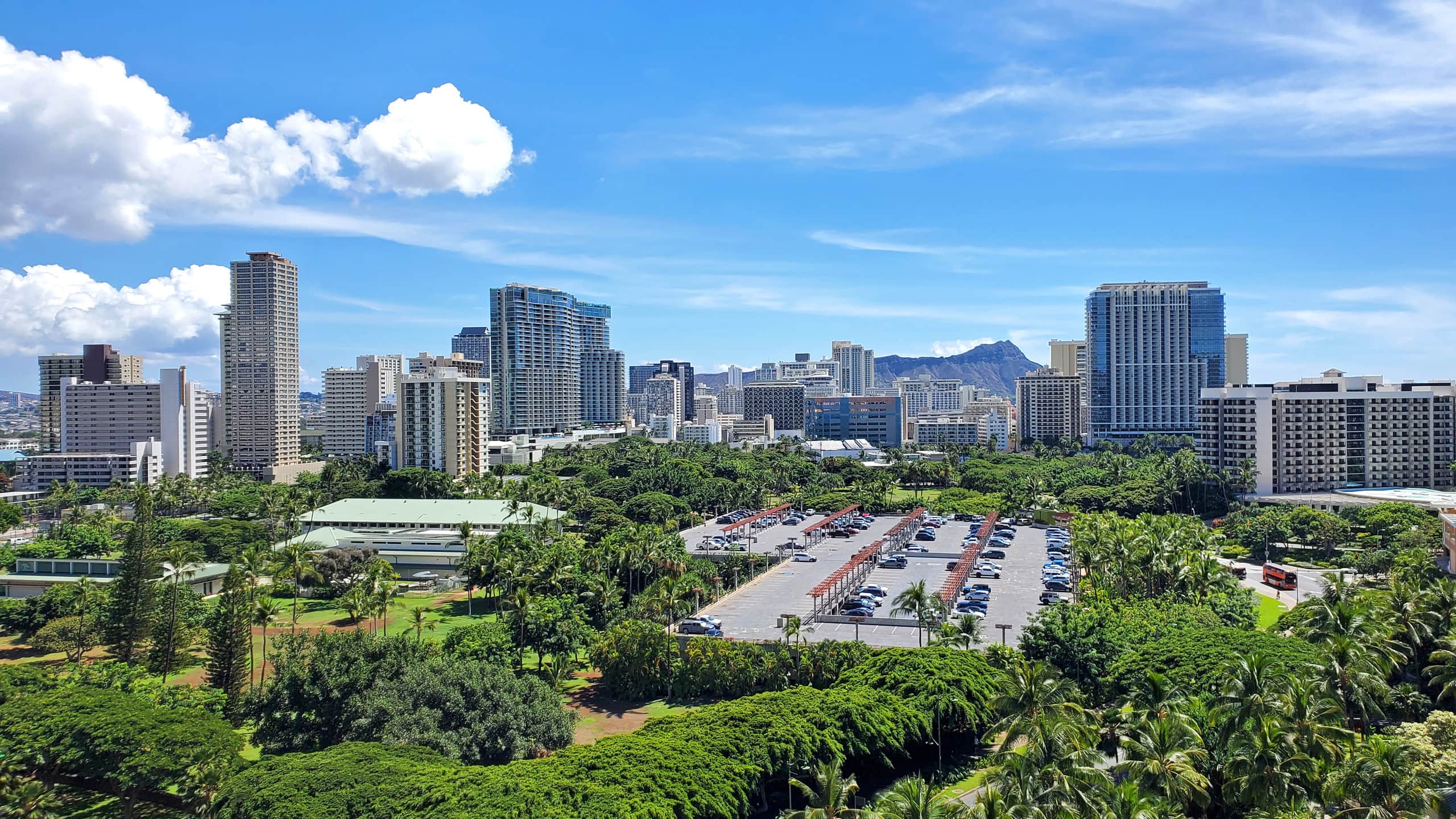Waikiki studio w/ pool & gym Parking Space Inclded - Image 20