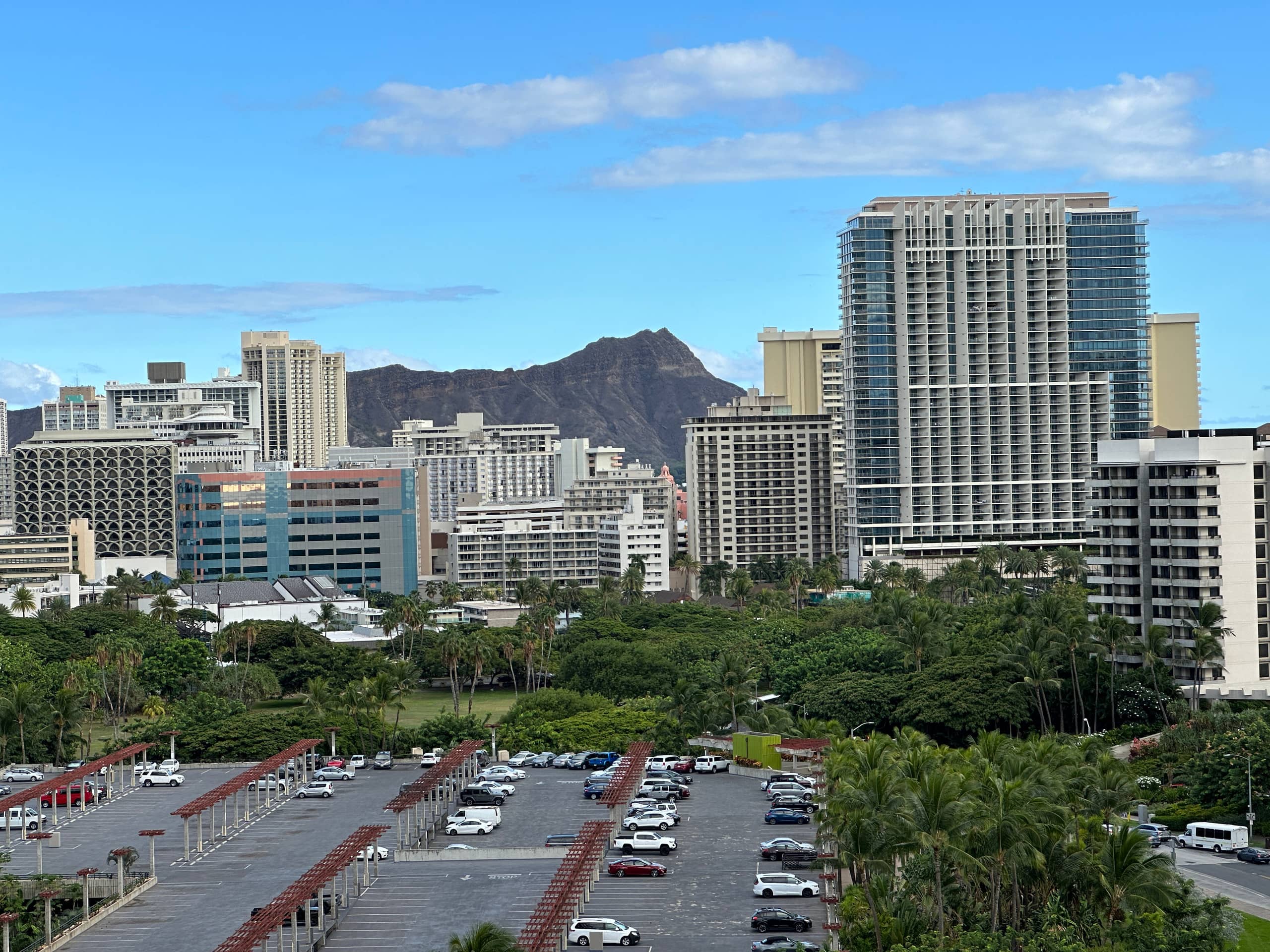 Waikiki studio w/ pool & gym Parking Space Inclded - Image 21