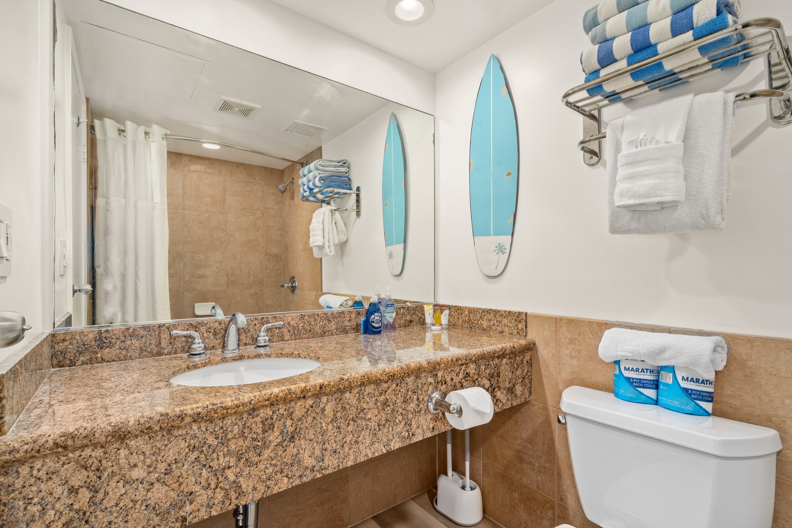 Waikiki studio w/ pool & gym Parking Space Inclded - Image 9