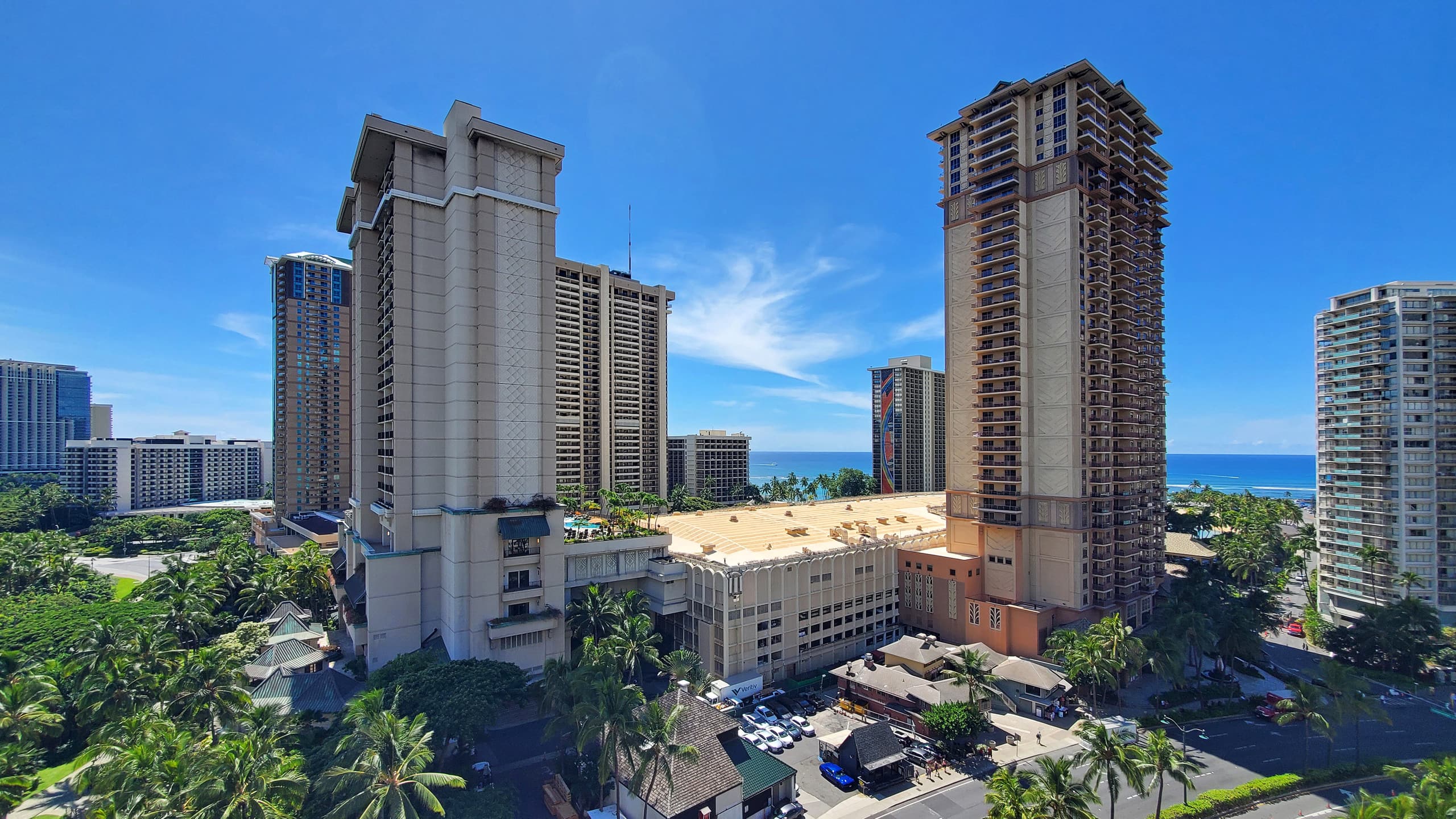 Waikiki studio w/ pool & gym Parking Space Inclded - Image 17
