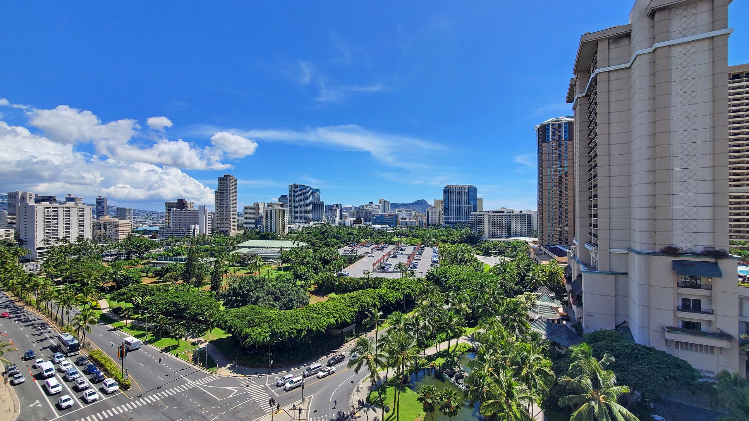 Waikiki studio w/ pool & gym Parking Space Inclded - Image 19