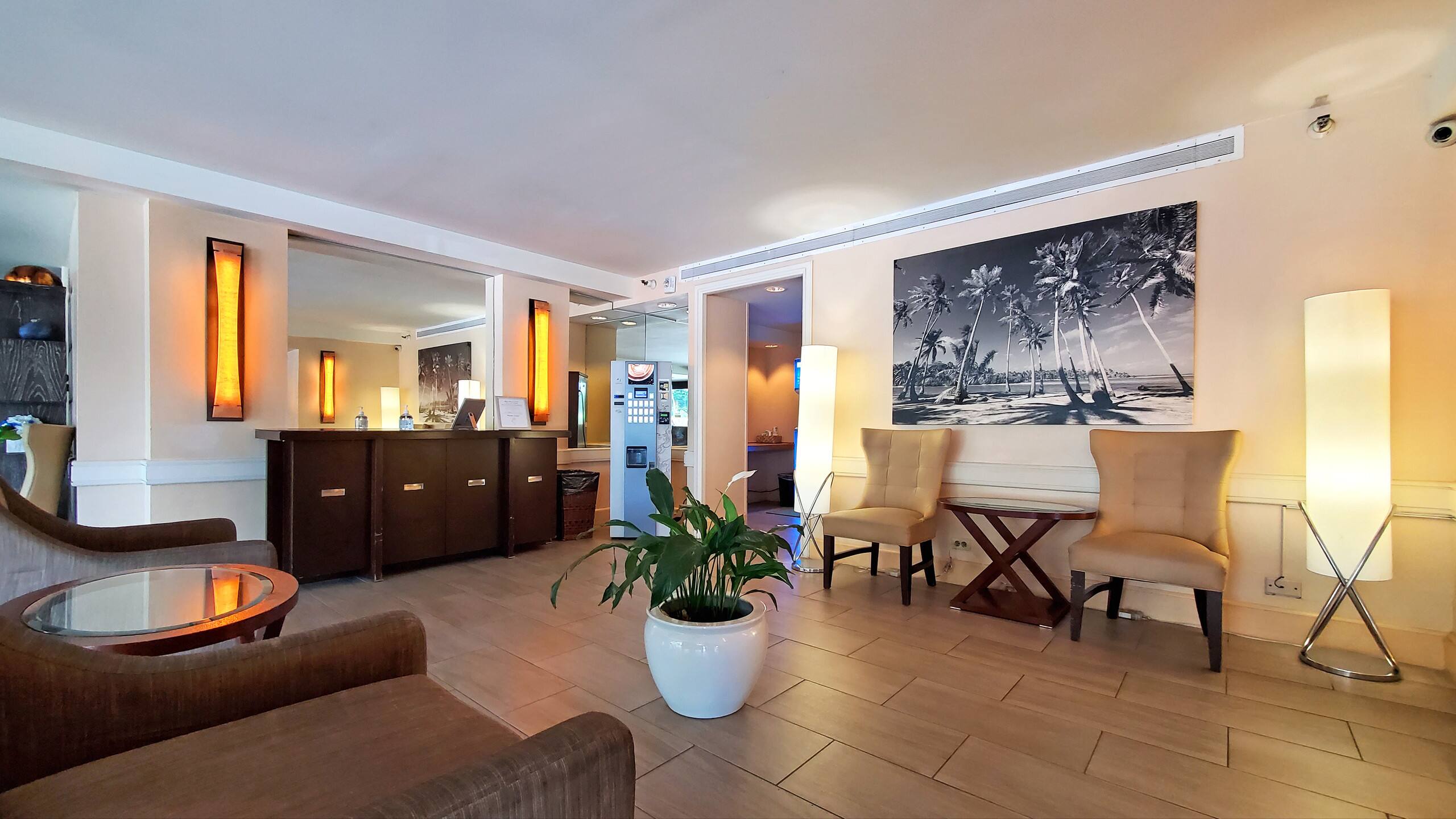 Waikiki studio w/ pool & gym Parking Space Inclded - Image 28