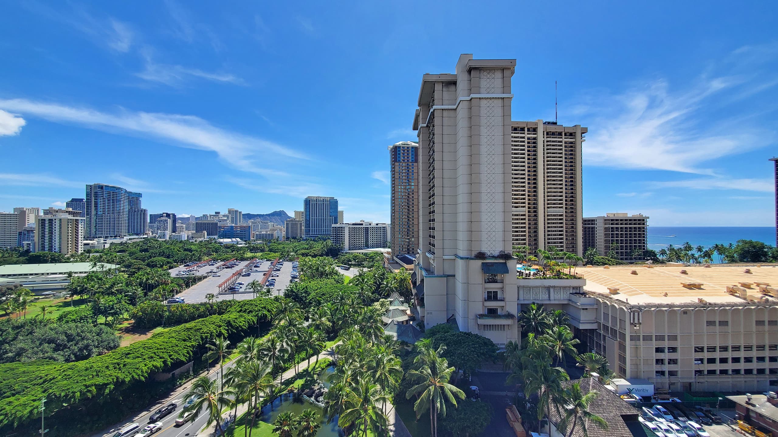 Waikiki studio w/ pool & gym Parking Space Inclded - Image 22