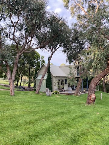 Harry’s Cottage Red Hill