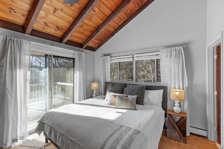 Bed room on the second floor with an attached private bathroom(tub/shower). This room has one king size bed, and a bunk bed with two twin size beds. 
It has a private balcony with magnificent views of Gunstock Mountain.