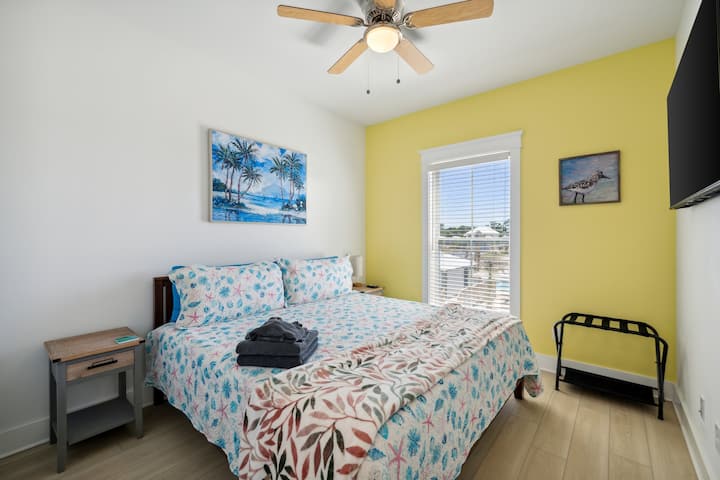 Indulge in a good night's sleep with pool views in this spacious bedroom. The king size bed, crisp linens, & natural light create a comfortable and peaceful environment. Large windows offer picturesque views of the sparkling pool. Relax & Rejuvenate
