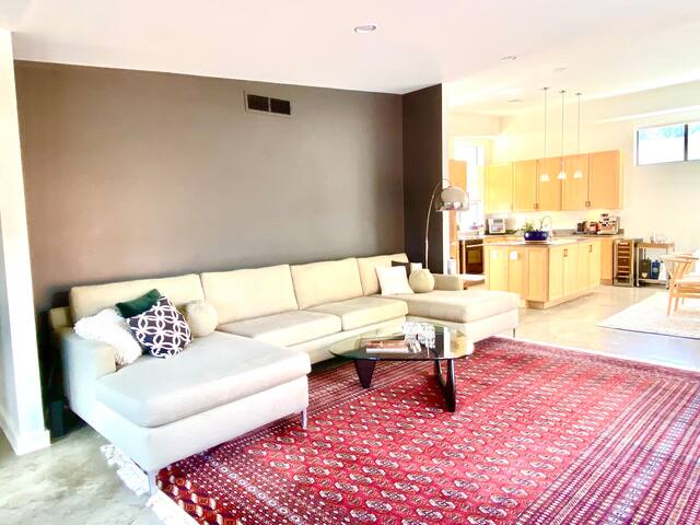 Stylish Scandinavian house, 10min from downtown! gallery image 2