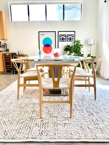 Stylish Scandinavian house, 10min from downtown! gallery image 5