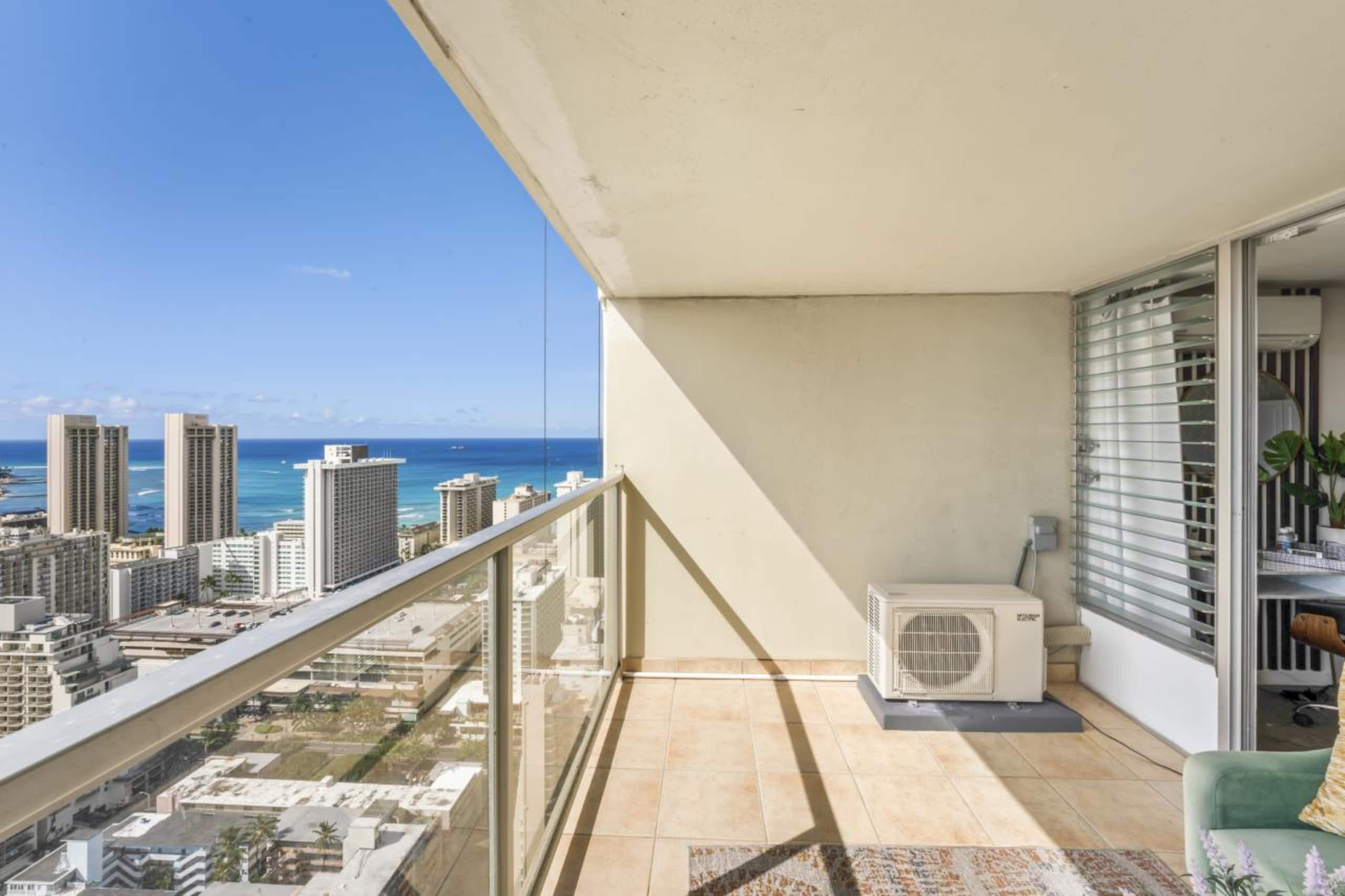 Condo in Honolulu · ★4.86 · Studio · 1 private bath - Image 18