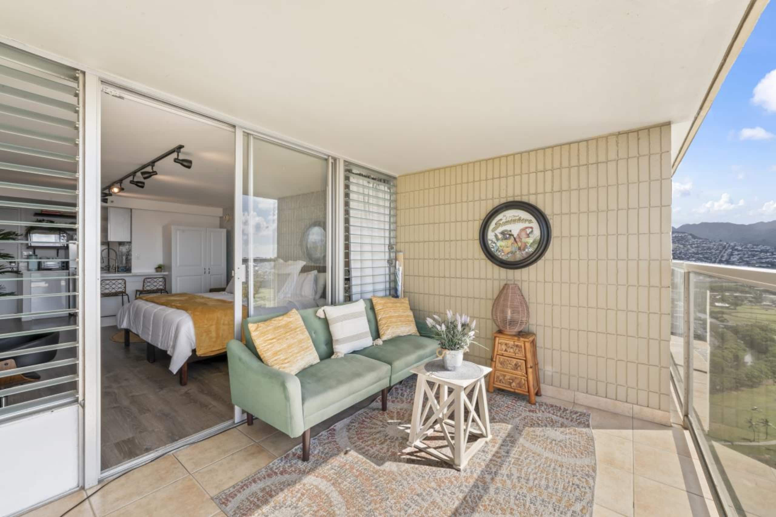 Condo in Honolulu · ★4.86 · Studio · 1 private bath - Image 17