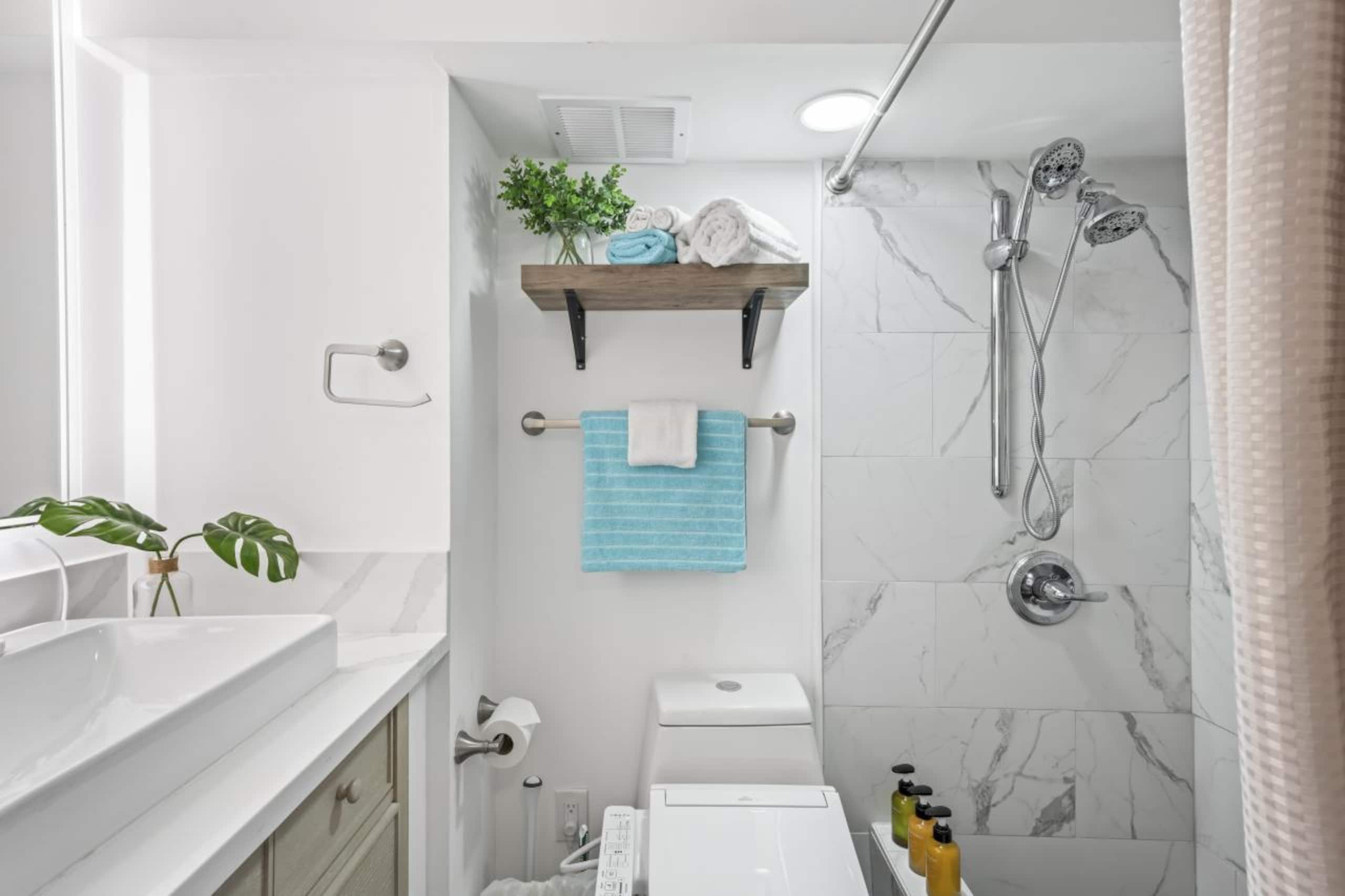 Condo in Honolulu · ★4.86 · Studio · 1 private bath - Image 14