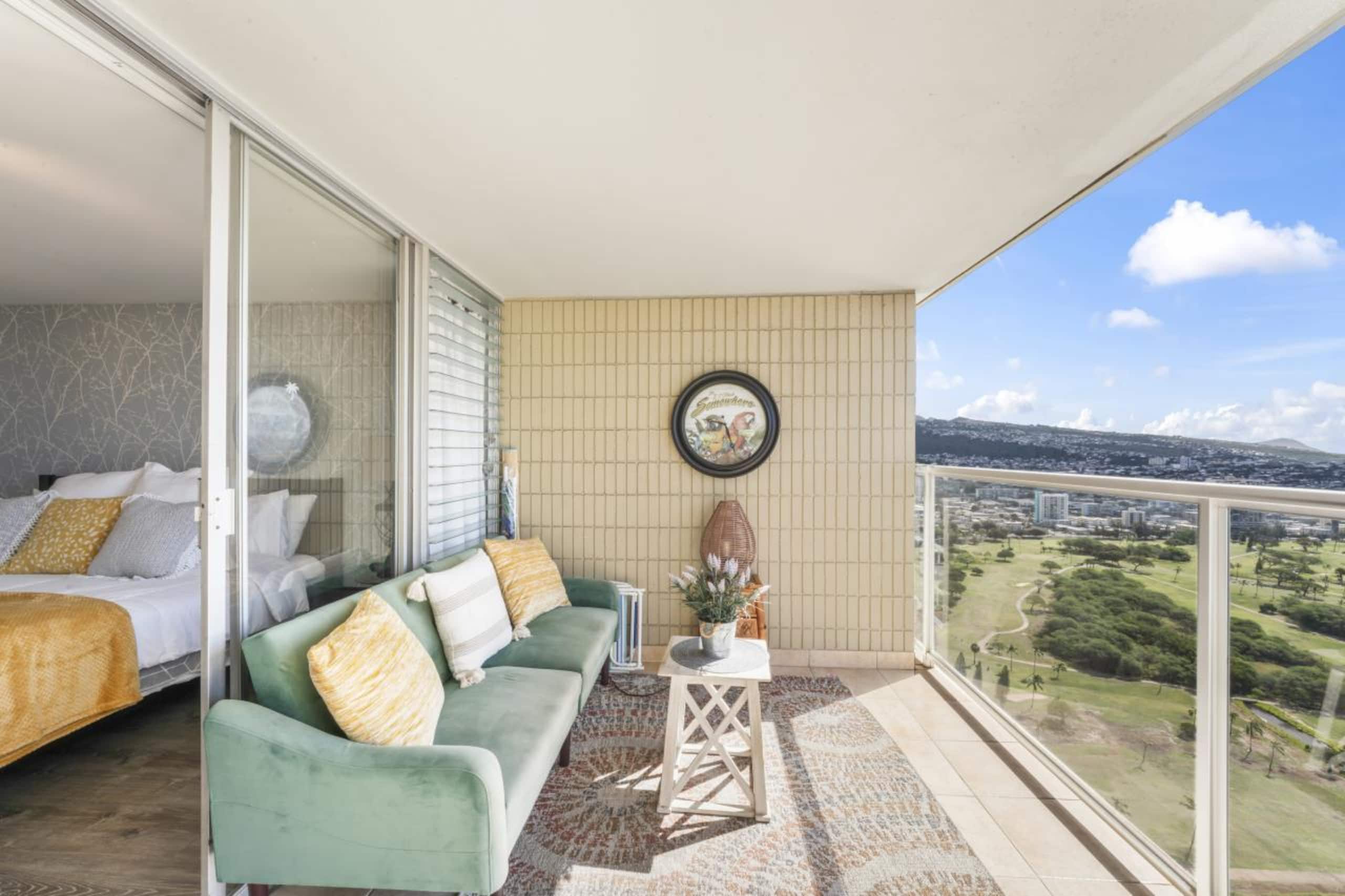 Condo in Honolulu · ★4.86 · Studio · 1 private bath - Image 16