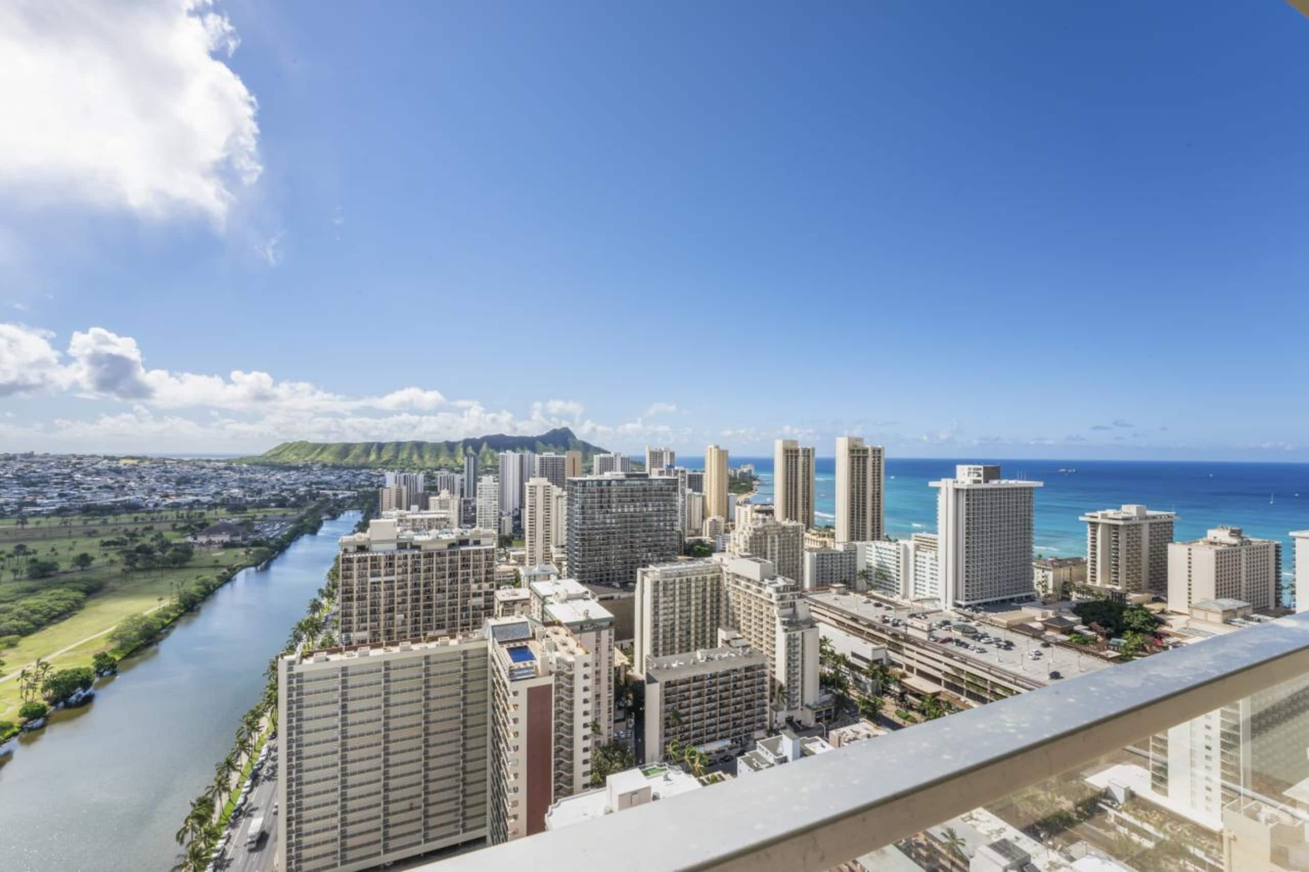 Condo in Honolulu · ★4.86 · Studio · 1 private bath - Image 19