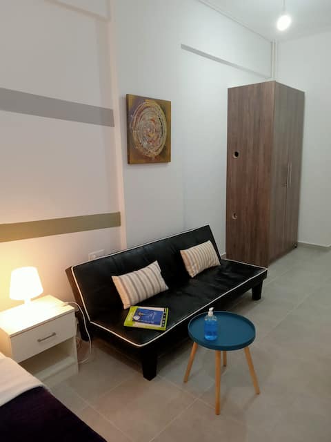 Successful Airbnb property: Cozy spot apt next to metro station . in ΑΓΙΑΣ ΑΙΚΑΤΕΡΙΝΗΣ