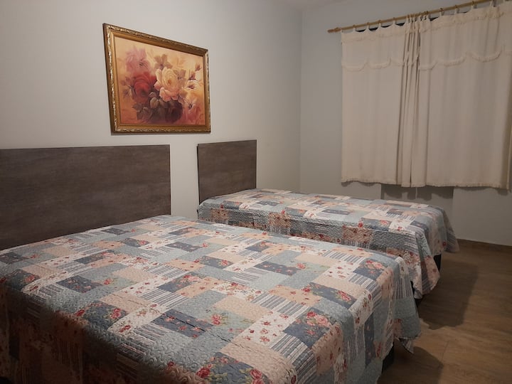 Chambre 2 : lits mola box