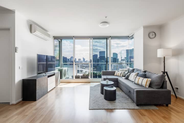 Stunning City & River View 3br With Carpark - Melbourne