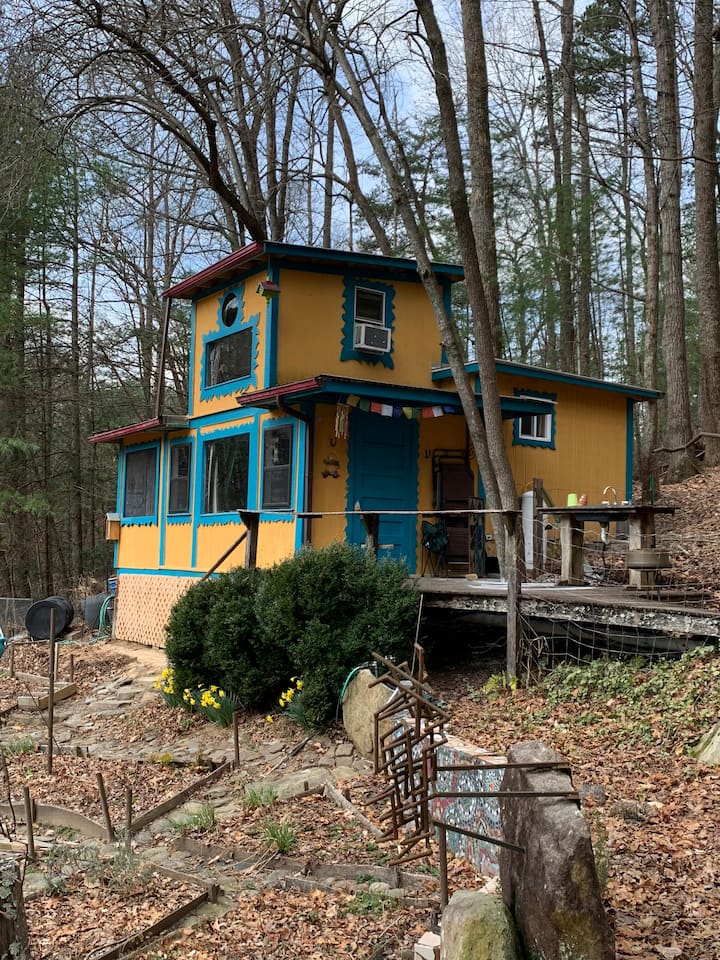 Tiny Treehouse cabin in the woods Cabins for Rent in Millers Creek, North Carolina, United