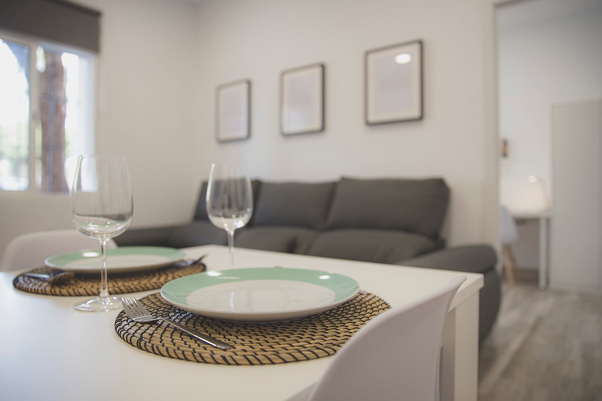 Anuncio de Airbnb popular: Cozy apartment in Triana en Barrio León