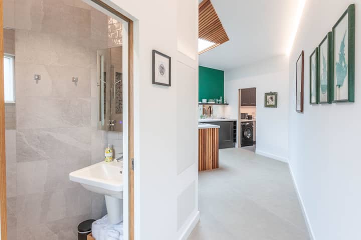 Modern Edinburgh Studio With Parking - Edinburgh