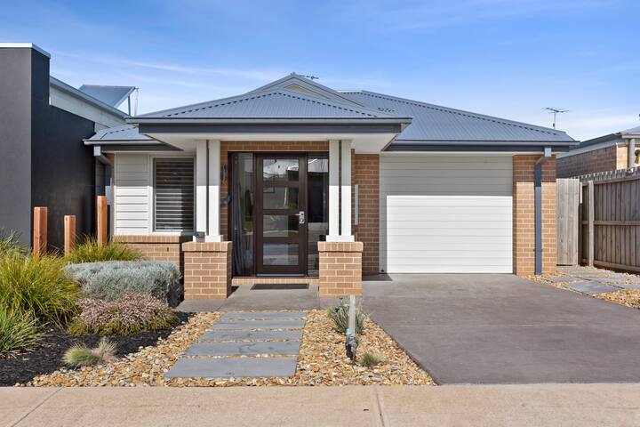 Ocean Dreams- pets welcome, kids games room,