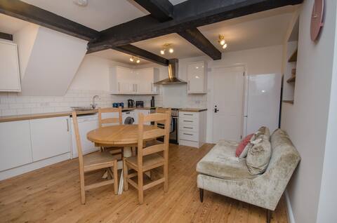 Hideaway Cottage - clean and cosy 2 bedroom home.