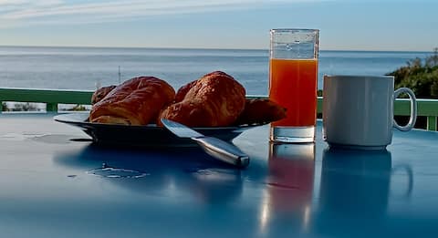 Top performing Airbnb: Head for the lighthouse in Sausset Les Pins