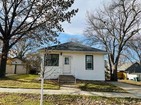 Bright, cheery 3-bedroom bungalow close to SDSU