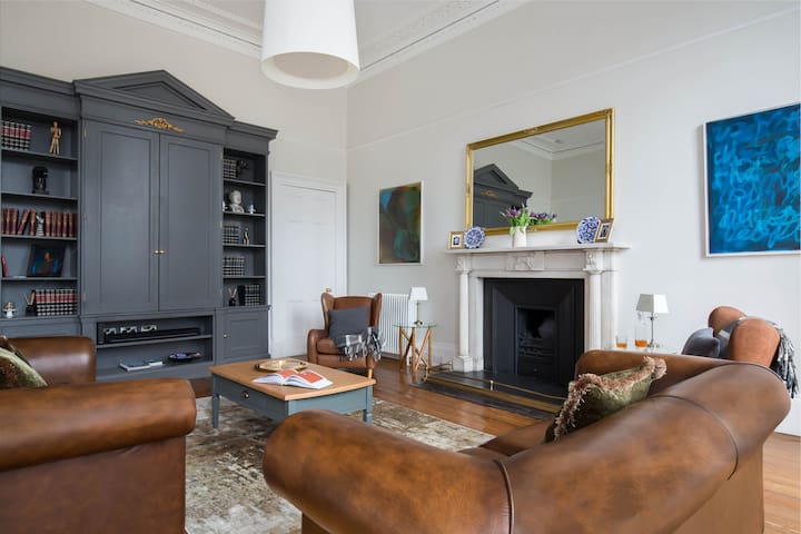 Magnificent Georgian 3-BR Apartment in New Town