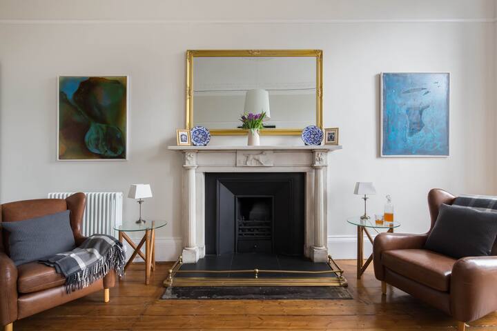 Magnificent Georgian 3-BR Apartment in New Town gallery image 5