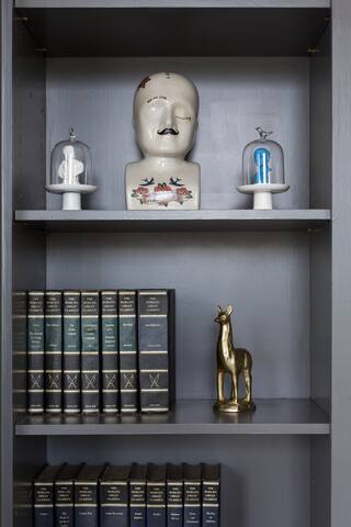 Magnificent Georgian 3-BR Apartment in New Town gallery image 4