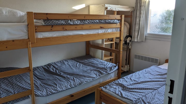 Საძინებელი 2 : 3 ერთადგილიანი საწოლი