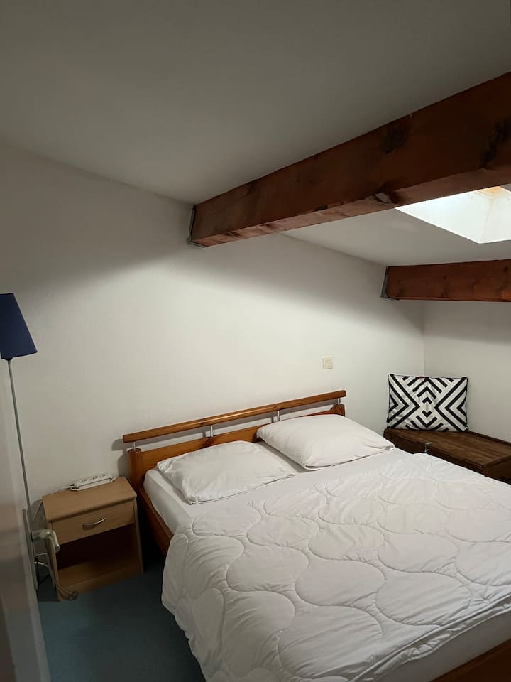 საძინებელი 1 : 1 ორადგილიანი საწოლი 140x190
