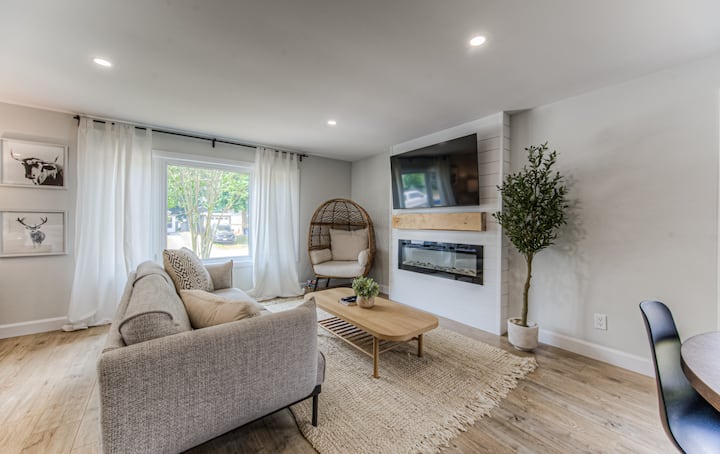 Newly Renovated Home Close to St. Jacobs Market