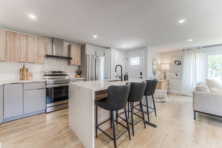 Newly Renovated Home Close to St. Jacobs Market