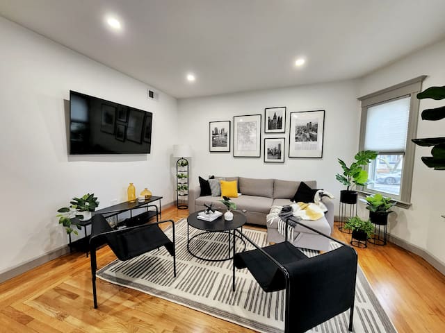 T-Stop Getaway: Stylish Condo by the Logan Airport