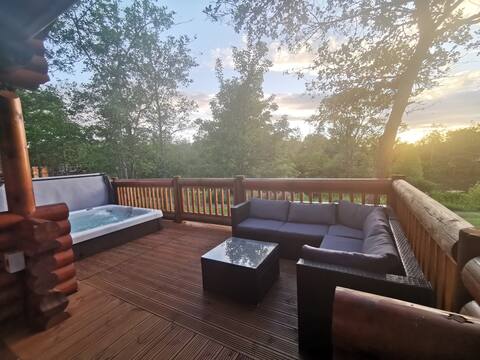 Starlight Cabin - Deluxe lakeside cabin w/ hot tub