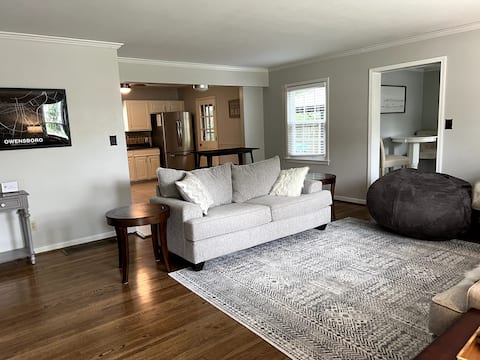 Newly renovated- 2.5 mi to Downtown Riverfront