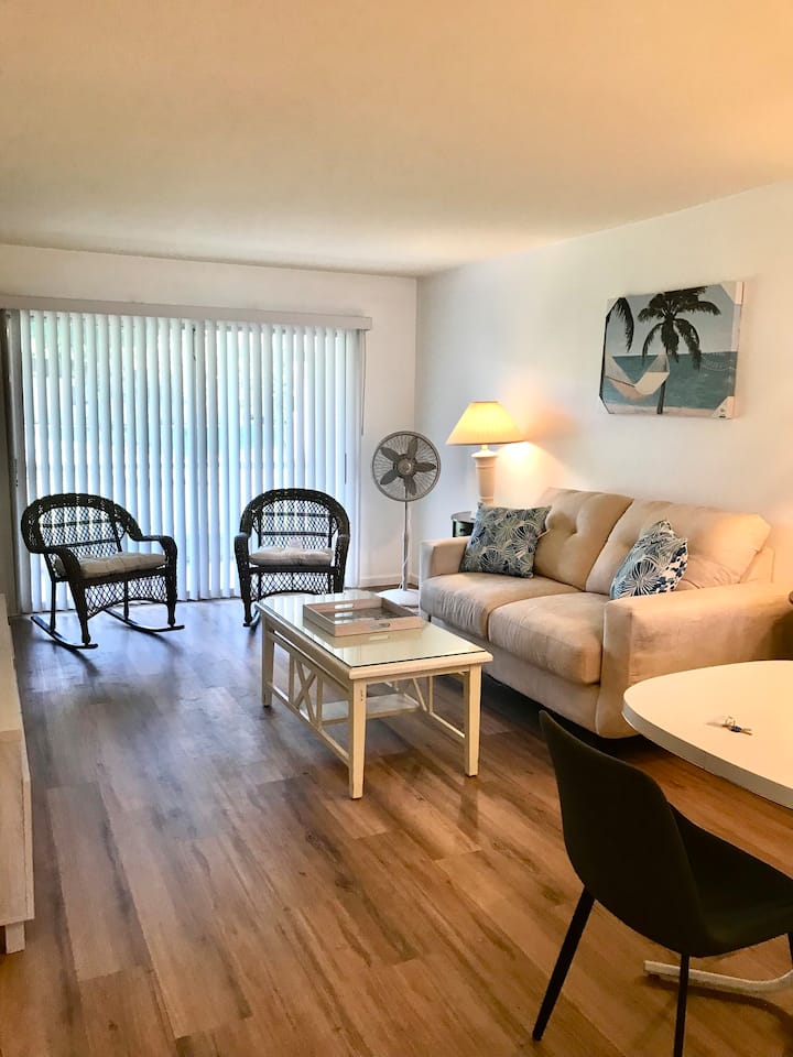 Charming Cottage Close to Beaches/Sanibel Island Houses for Rent in