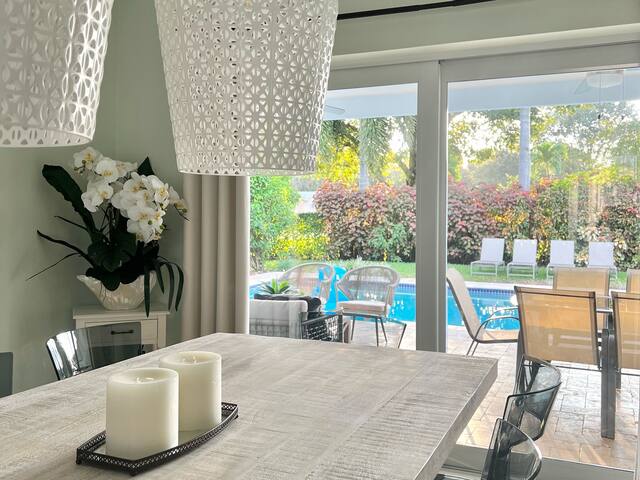 Spacious 4BR/3BA pool home, stylishly decorated gallery image 3