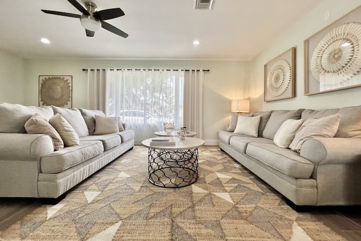 Spacious 4br/3ba Pool Home, 15 Min From World Cup! - プランテーション, FL