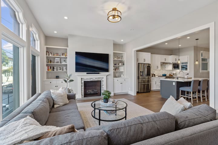 High Tech, Newly Renovated Cow Hollow Home gallery image 2