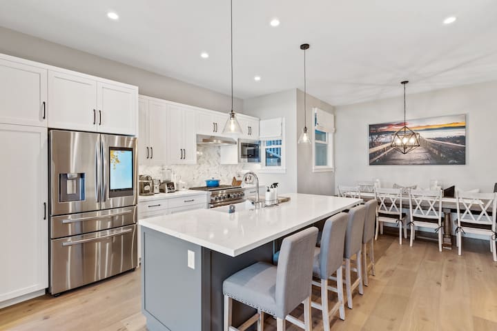 High Tech, Newly Renovated Cow Hollow Home gallery image 3