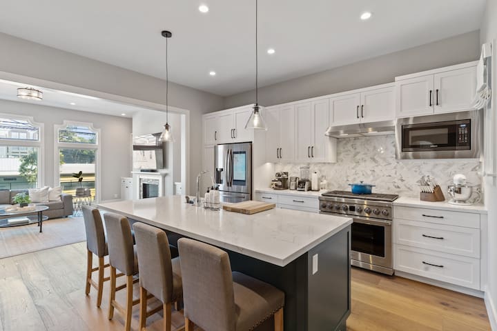 High Tech, Newly Renovated Cow Hollow Home