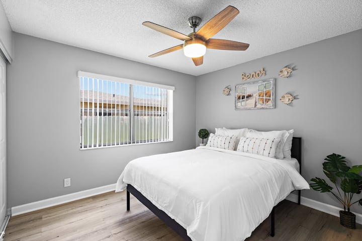 Queen size bed with closet. Tv in every bedroom! 
