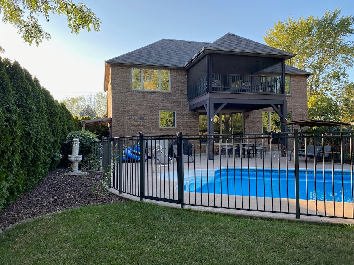 Riverfront Retreat w/ pool/kayaks/bbq/firepit Cottages for Rent in