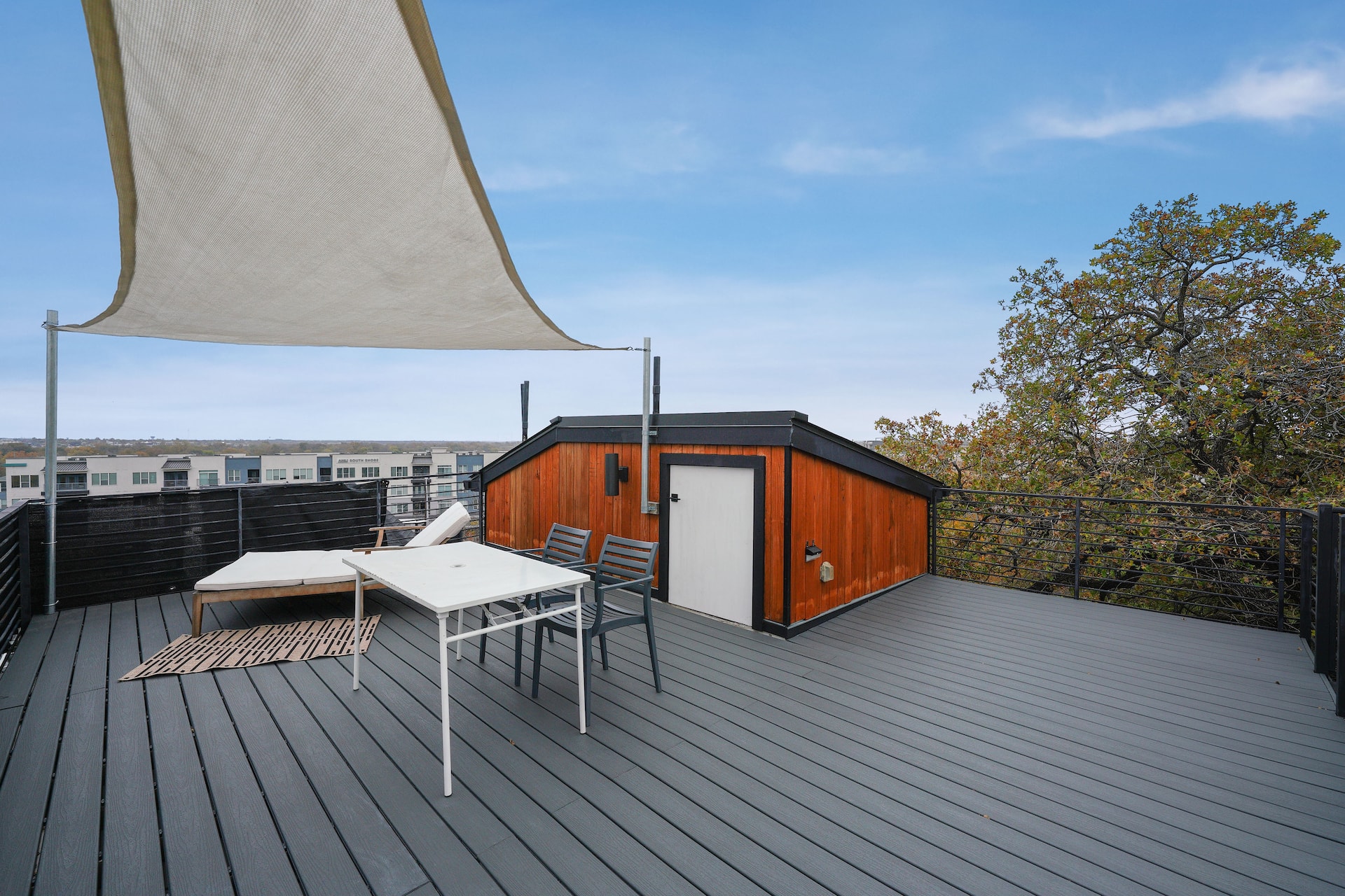 Rooftop Deck w Downtown Views | Free Parking — photo 4